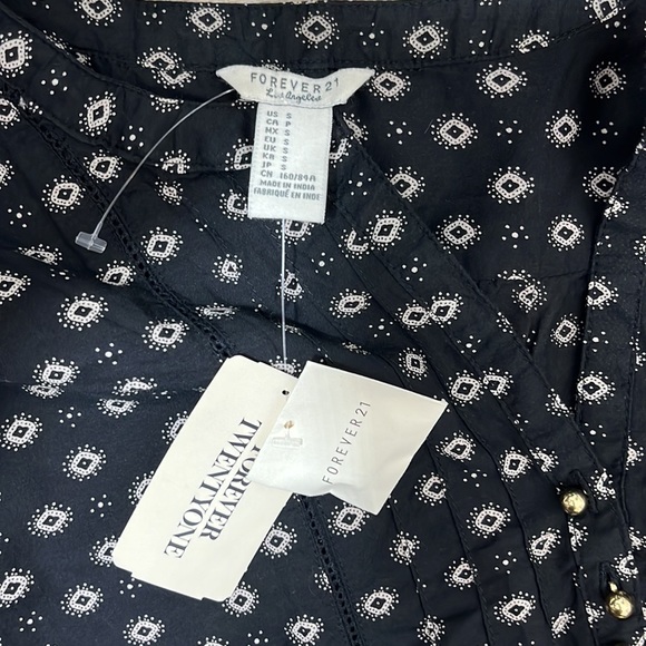 Forever 21 Sleeveless Blouse Gold Button and Lace Detailing Black & Cream SZ S - Picture 7 of 12